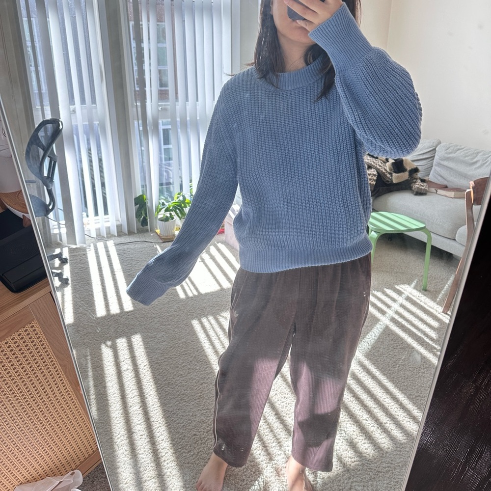 LEVI’S Blue crewneck sweater, size M